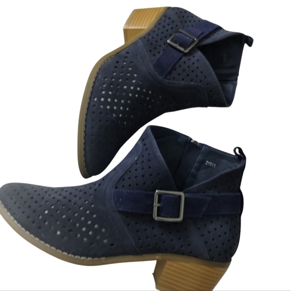 JC Womens Perforated Faux Suede Stacked Heel Asymmetrical Booties size 8½ Buckle - Picture 13 of 14